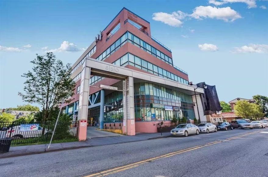 The building at 701 NJ-440, Unit 33, Jersey City, NJ 07304